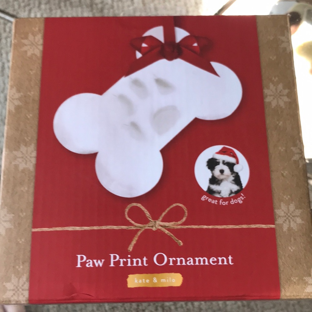 NWT. Clay paw print kit